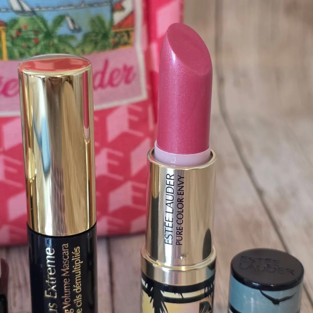 Women's Estee Lauder set of 7 makeup and skincare items